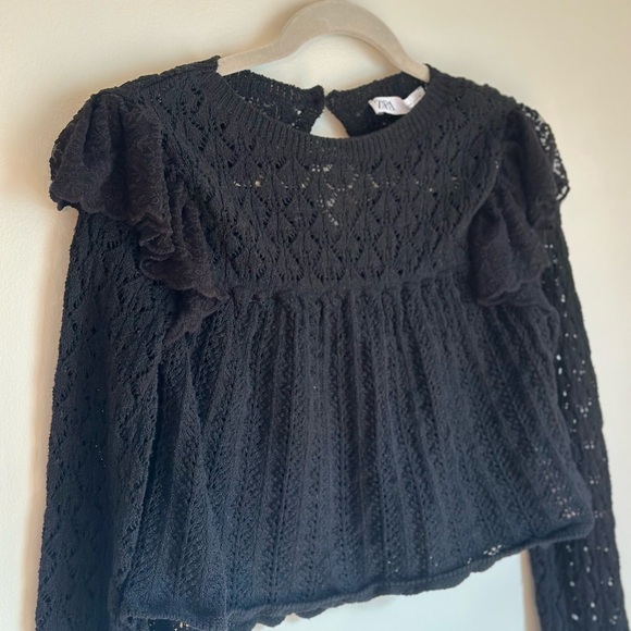 Zara Crochet Lace Bell Sleeve Long sleeve Crop Black ruffle Shoulder Size Small - Picture 4 of 10